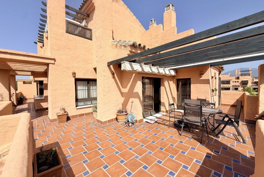 R5365111-Apartment-For-Sale-Hacienda-del-Sol-Penthouse-Duplex-4-Beds-203-Built