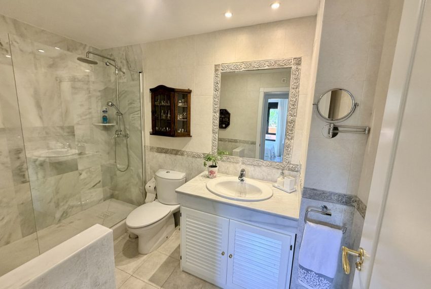 R5365111-Apartment-For-Sale-Hacienda-del-Sol-Penthouse-Duplex-4-Beds-203-Built-9