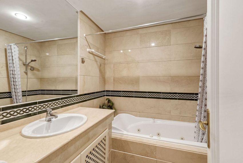 R5379073-Apartment-For-Sale-Los-Arqueros-Penthouse-2-Beds-110-Built-9