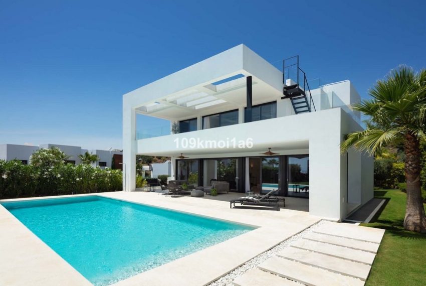 R5387074-House-For-Sale-Nueva-Andalucia-Detached-Villa-5-Beds-486-Built-1