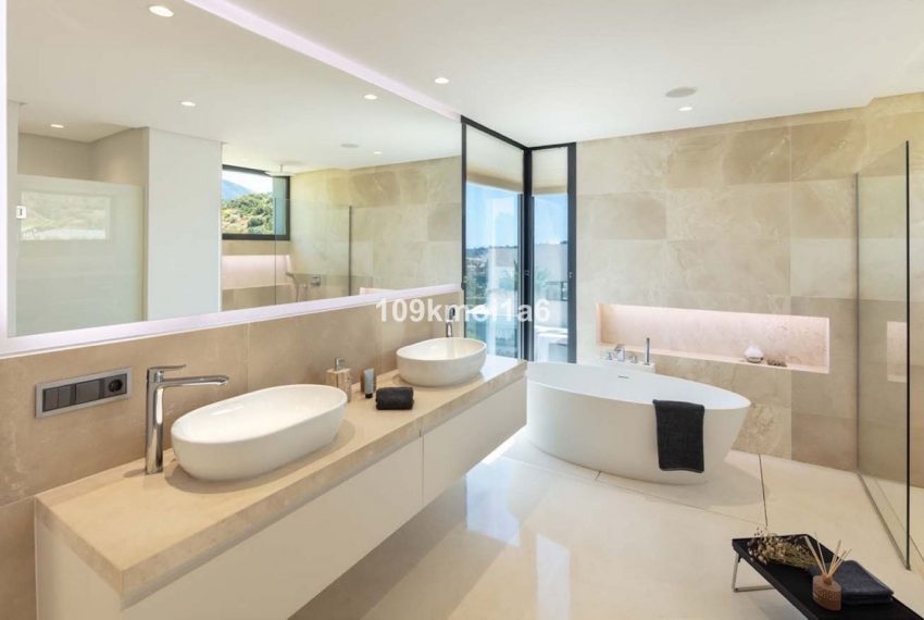 R5387074-House-For-Sale-Nueva-Andalucia-Detached-Villa-5-Beds-486-Built-13