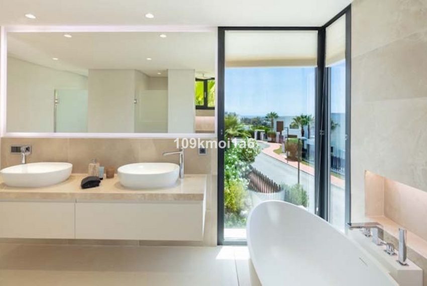 R5387074-House-For-Sale-Nueva-Andalucia-Detached-Villa-5-Beds-486-Built-14