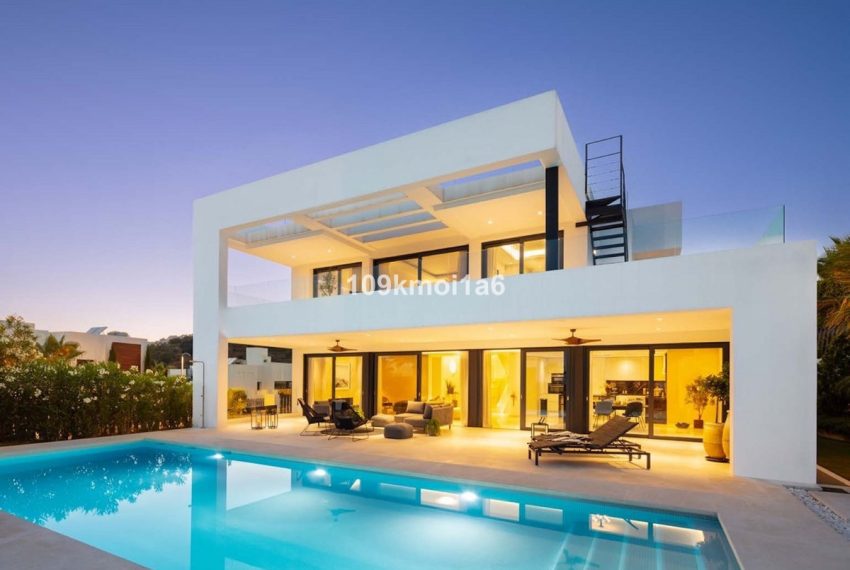 R5387074-House-For-Sale-Nueva-Andalucia-Detached-Villa-5-Beds-486-Built-2