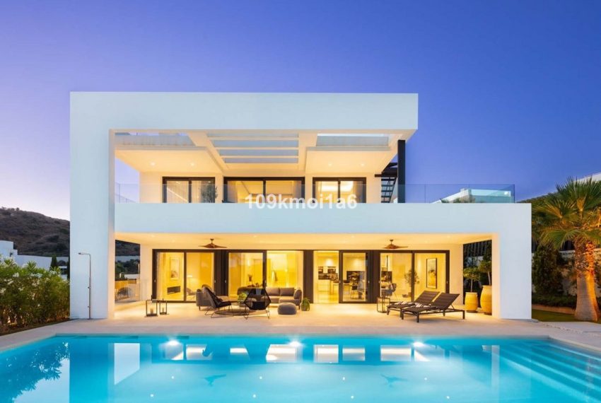 R5387074-House-For-Sale-Nueva-Andalucia-Detached-Villa-5-Beds-486-Built