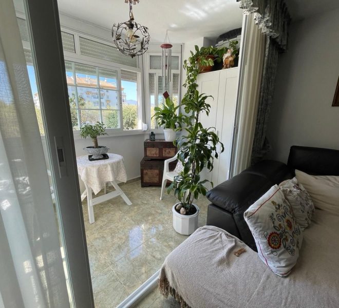 R5389048-Image 1-Middle Floor Apartment - 4 Beds - 120 Built