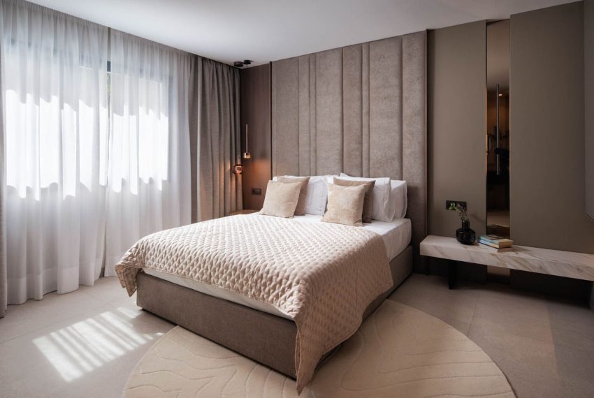 R5393245-Apartment-For-Sale-The-Golden-Mile-Penthouse-4-Beds-230-Built-12