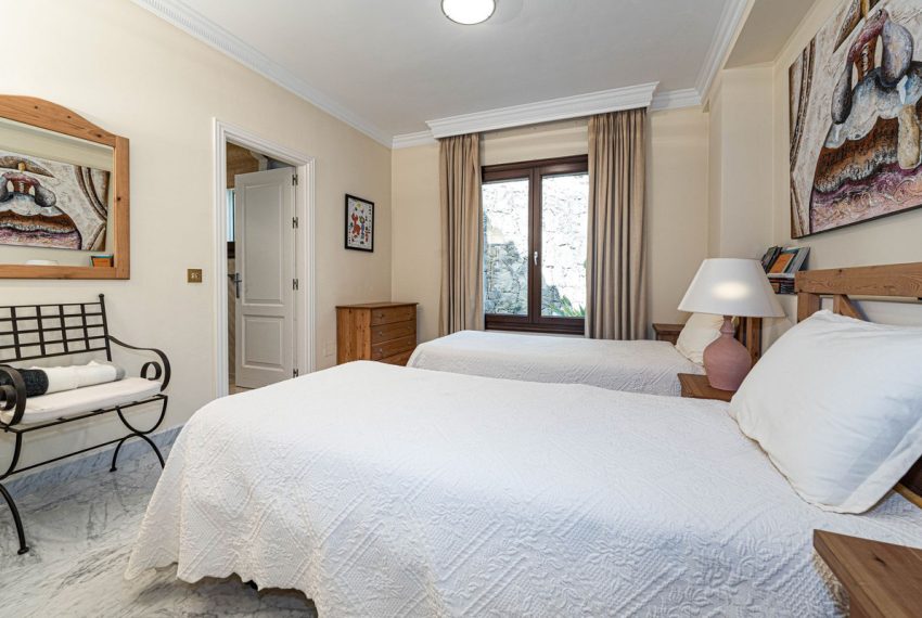 R5395165-Apartment-For-Sale-The-Golden-Mile-Ground-Floor-Apartment-3-Beds-191-Built-12