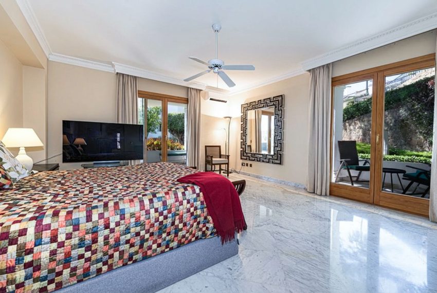 R5395165-Apartment-For-Sale-The-Golden-Mile-Ground-Floor-Apartment-3-Beds-191-Built-6