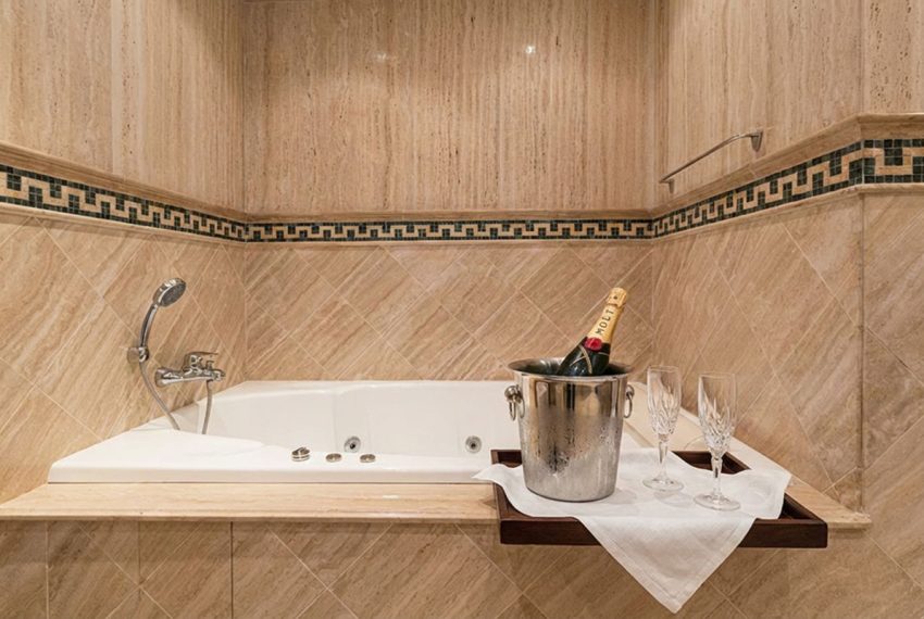 R5395165-Apartment-For-Sale-The-Golden-Mile-Ground-Floor-Apartment-3-Beds-191-Built-8