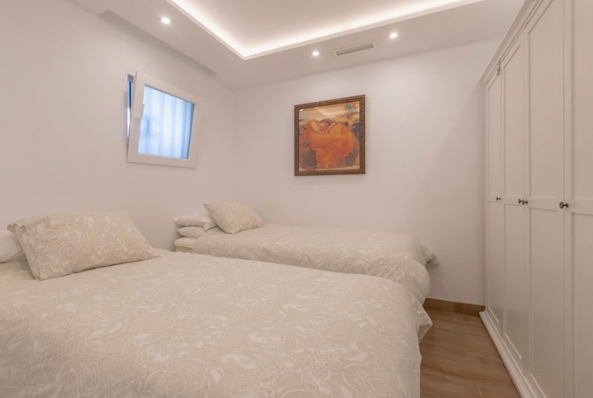 R5400331-Apartment-For-Sale-The-Golden-Mile-Middle-Floor-Apartment-2-Beds-150-Built-10