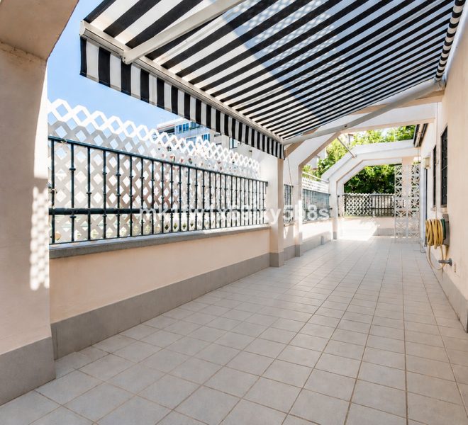 R5422747-Image 1-Middle Floor Apartment - 4 Beds - 209 Built