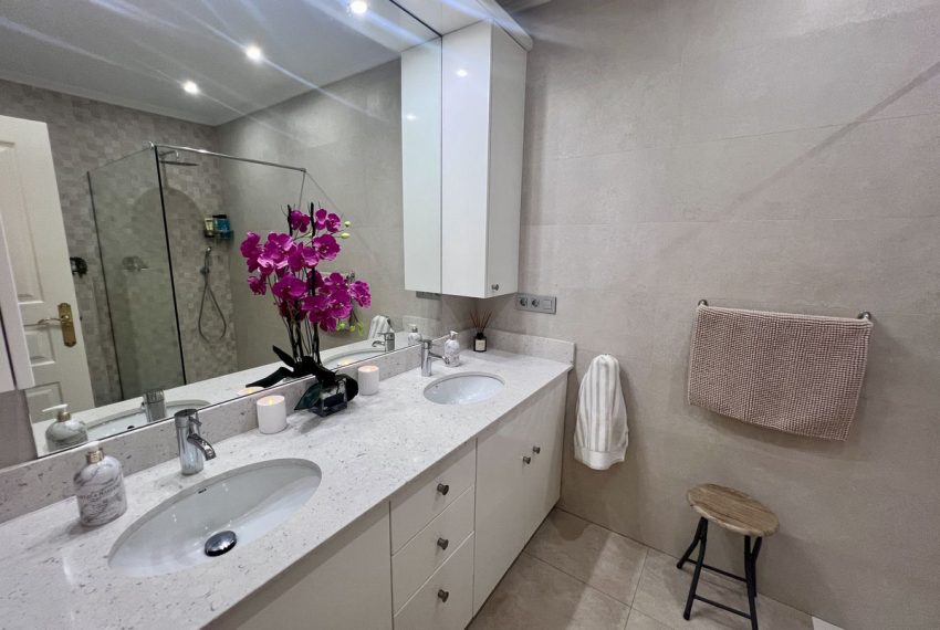 R5426017-House-For-Sale-El-Paraiso-Townhouse-3-Beds-180-Built-16