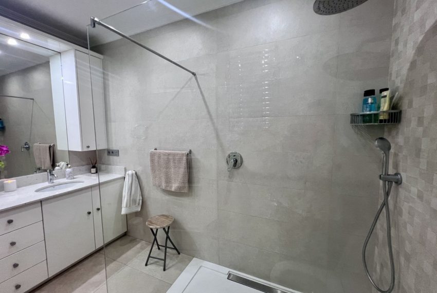 R5426017-House-For-Sale-El-Paraiso-Townhouse-3-Beds-180-Built-17