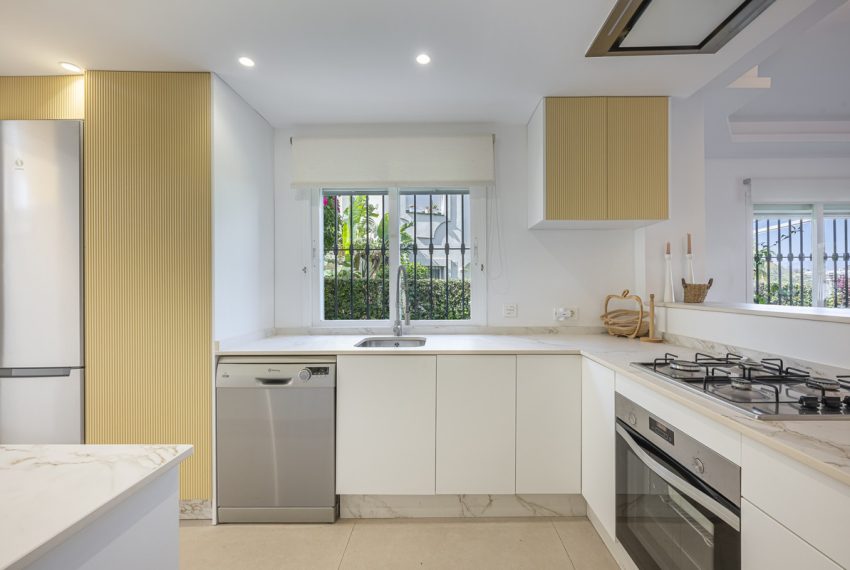 R5426362-Apartment-For-Sale-Benahavis-Ground-Floor-Apartment-3-Beds-150-Built-2