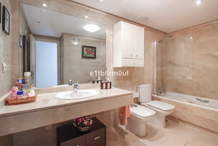 R5427409-Apartment-For-Sale-The-Golden-Mile-Middle-Floor-Apartment-3-Beds-131-Built-5