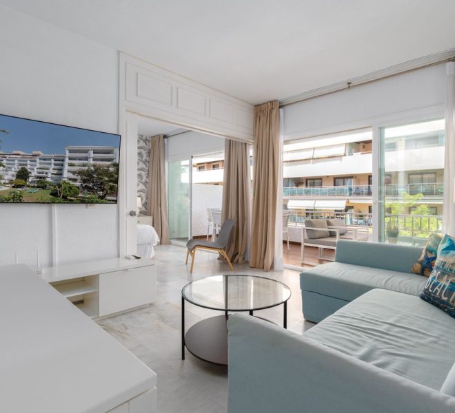 R5427682-Image 1-Middle Floor Apartment - 1 Beds - 72 Built