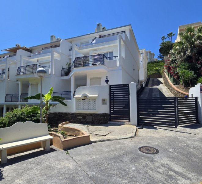 R5427793-Image 1-Townhouse - 3 Beds - 129 Built