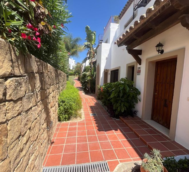 R5427826-Image 1-Townhouse - 3 Beds - 245 Built