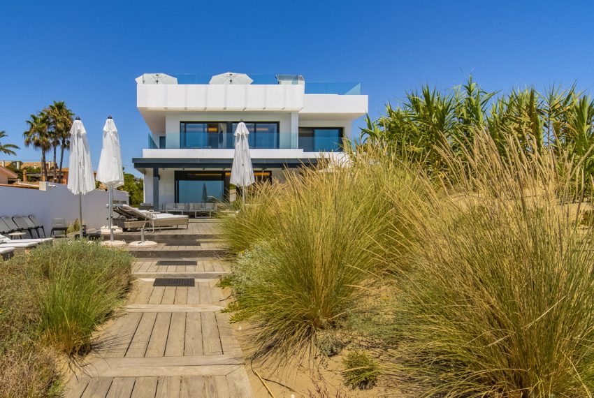 R5428042-House-For-Sale-Costabella-Detached-Villa-6-Beds-420-Built-5