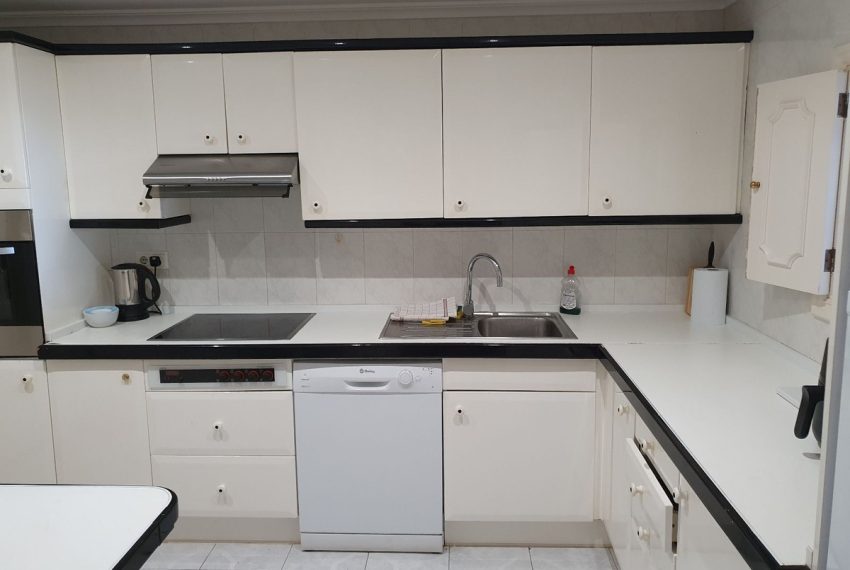 R5429302-House-For-Sale-El-Presidente-Townhouse-2-Beds-170-Built-13