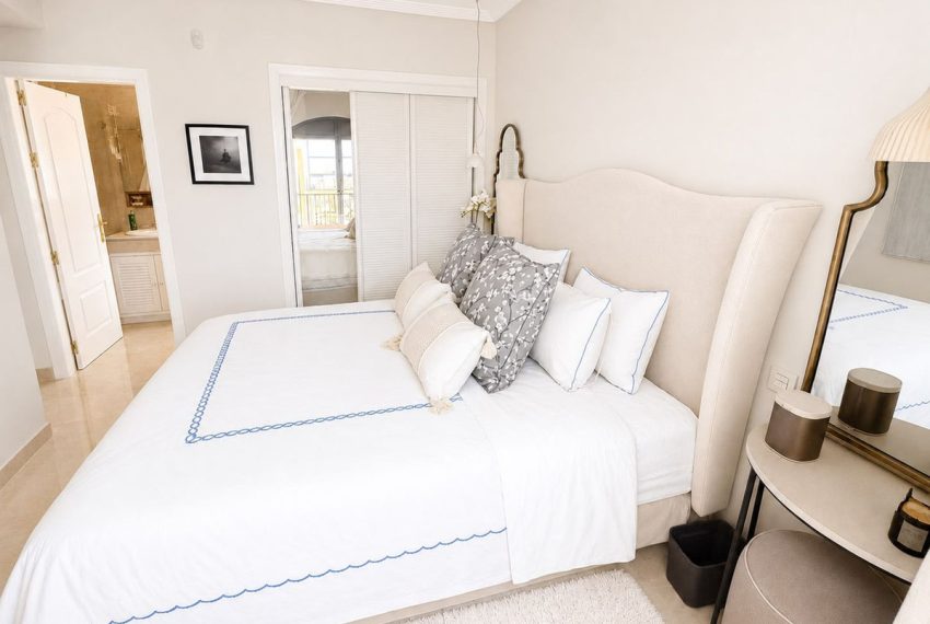 R5429413-Apartment-For-Sale-Los-Arqueros-Penthouse-Duplex-2-Beds-99-Built-13