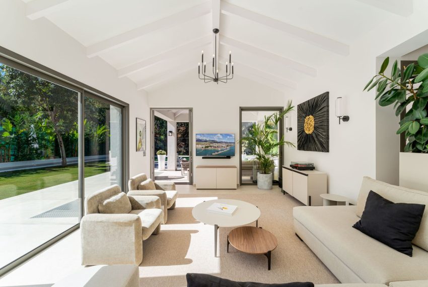 R5429473-House-For-Sale-Nueva-Andalucia-Detached-Villa-5-Beds-453-Built-1