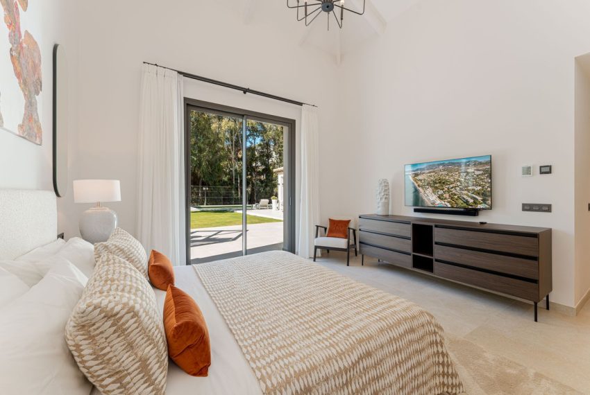 R5429473-House-For-Sale-Nueva-Andalucia-Detached-Villa-5-Beds-453-Built-11