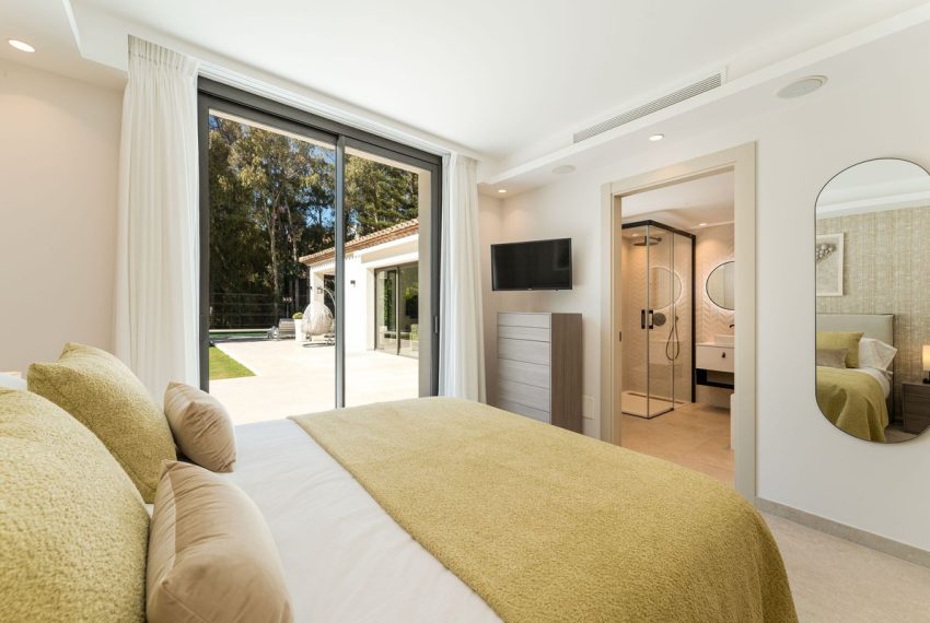 R5429473-House-For-Sale-Nueva-Andalucia-Detached-Villa-5-Beds-453-Built-15