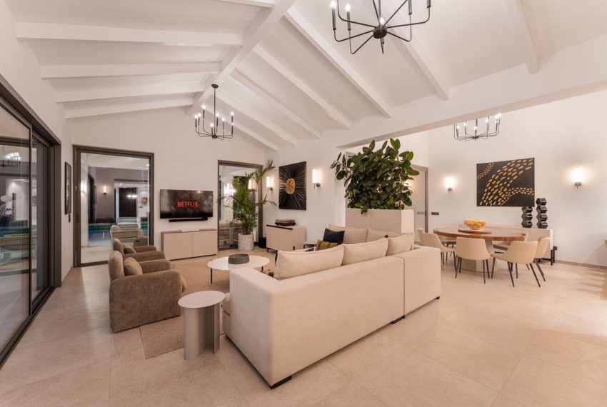 R5429473-House-For-Sale-Nueva-Andalucia-Detached-Villa-5-Beds-453-Built-3