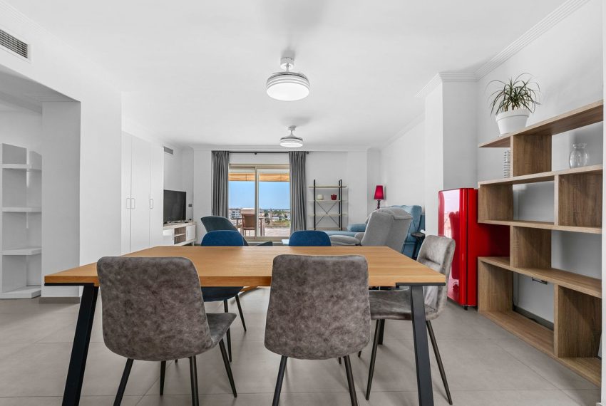 R5429512-Apartment-For-Sale-New-Golden-Mile-Penthouse-2-Beds-99-Built-10