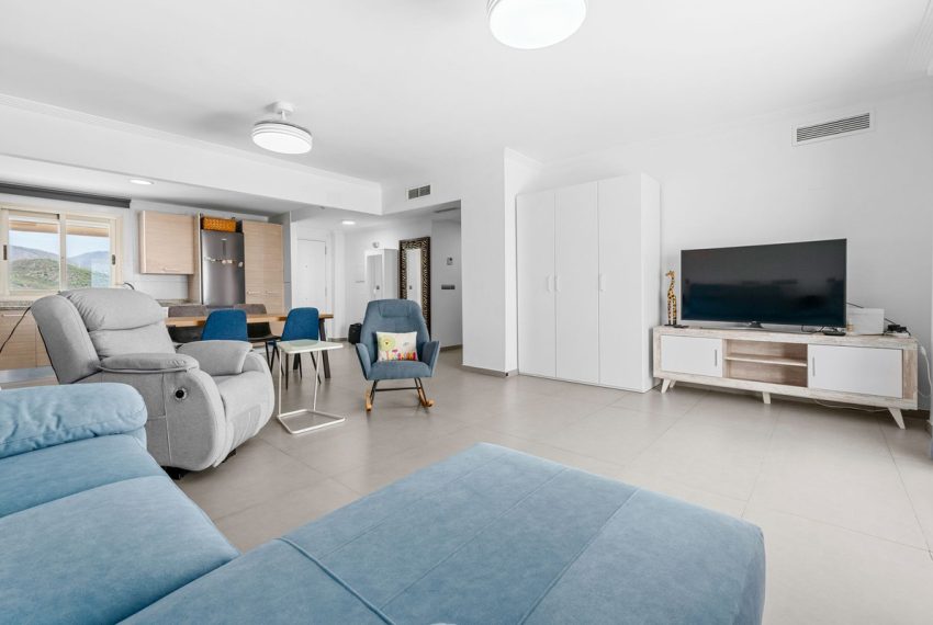R5429512-Apartment-For-Sale-New-Golden-Mile-Penthouse-2-Beds-99-Built-11