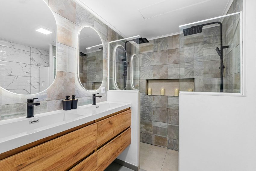 R5429512-Apartment-For-Sale-New-Golden-Mile-Penthouse-2-Beds-99-Built-14