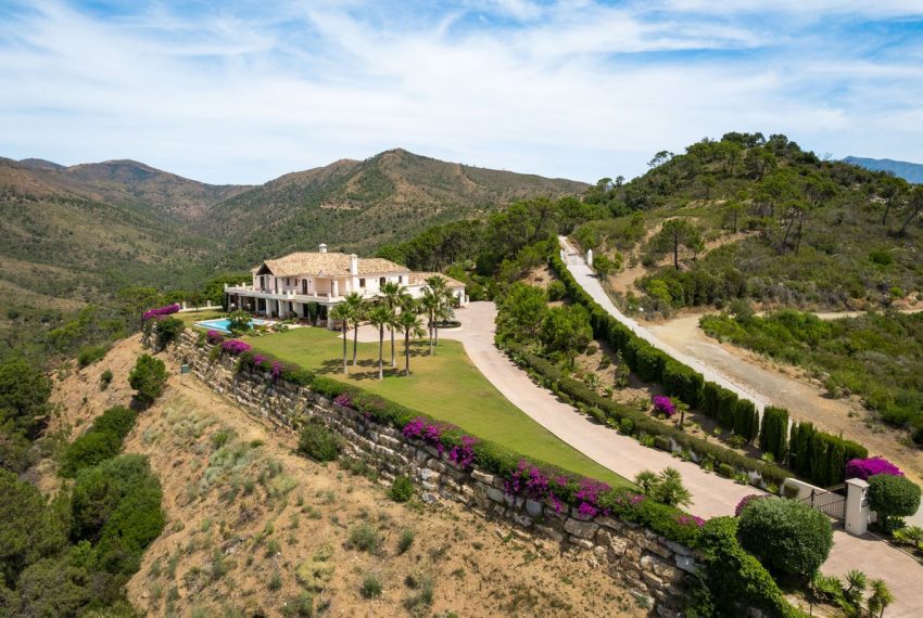 R5429527-House-For-Sale-Estepona-Detached-Villa-5-Beds-1070-Built-11