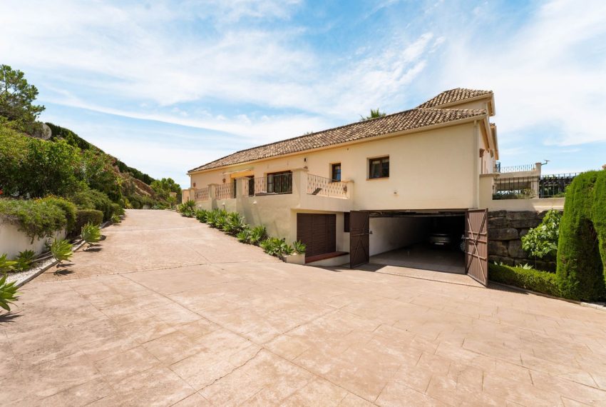 R5429527-House-For-Sale-Estepona-Detached-Villa-5-Beds-1070-Built-15