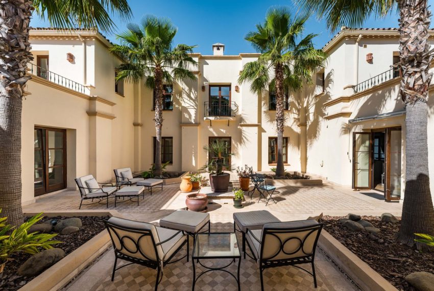 R5429527-House-For-Sale-Estepona-Detached-Villa-5-Beds-1070-Built-16