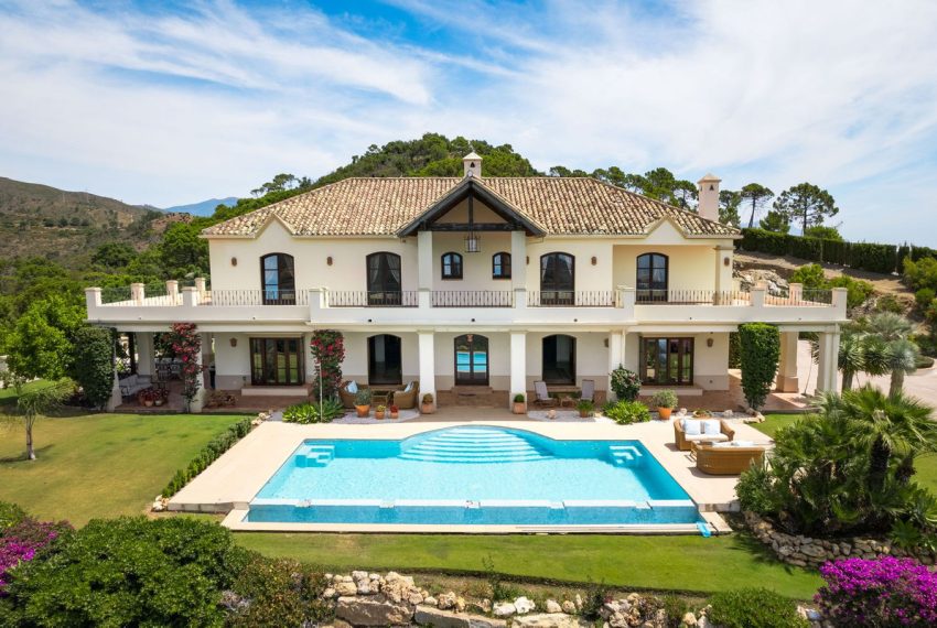 R5429527-House-For-Sale-Estepona-Detached-Villa-5-Beds-1070-Built-2