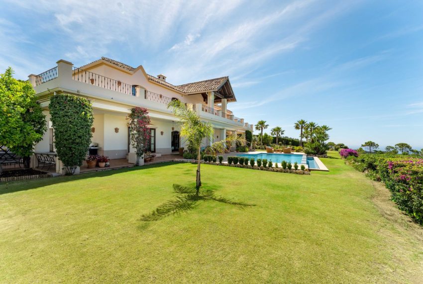 R5429527-House-For-Sale-Estepona-Detached-Villa-5-Beds-1070-Built-4