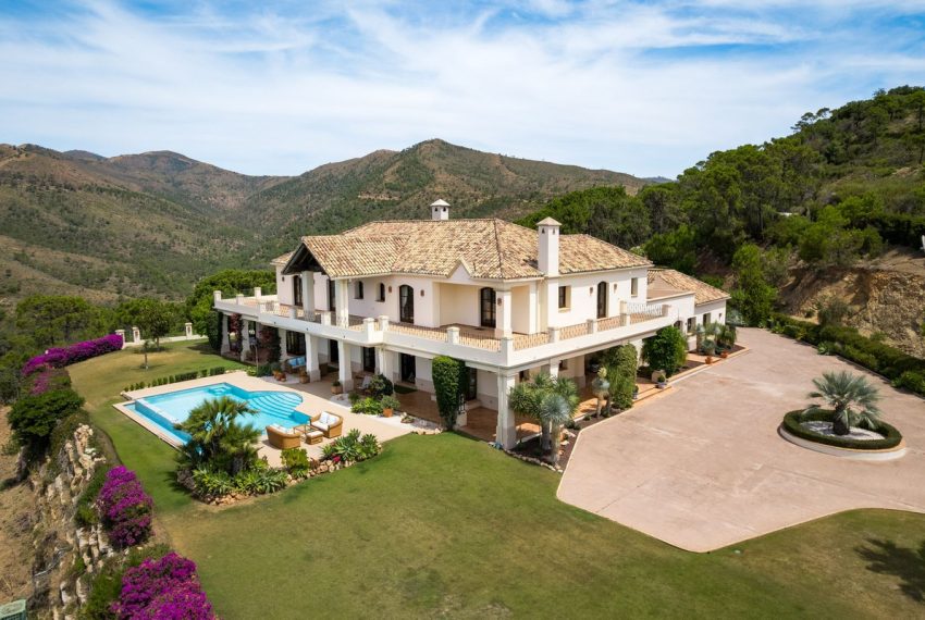 R5429527-House-For-Sale-Estepona-Detached-Villa-5-Beds-1070-Built-6