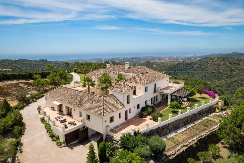 R5429527-House-For-Sale-Estepona-Detached-Villa-5-Beds-1070-Built