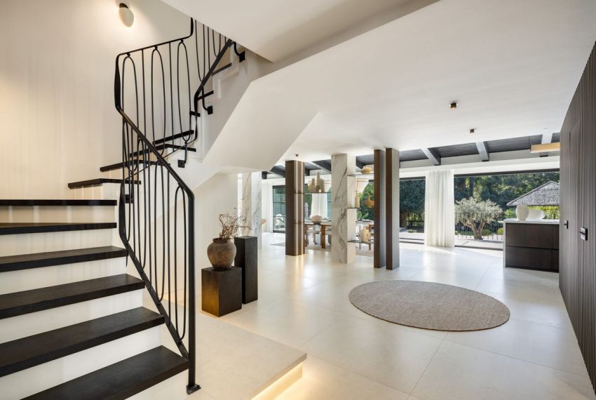 R5429575-House-For-Sale-Nueva-Andalucia-Detached-Villa-5-Beds-227-Built-2