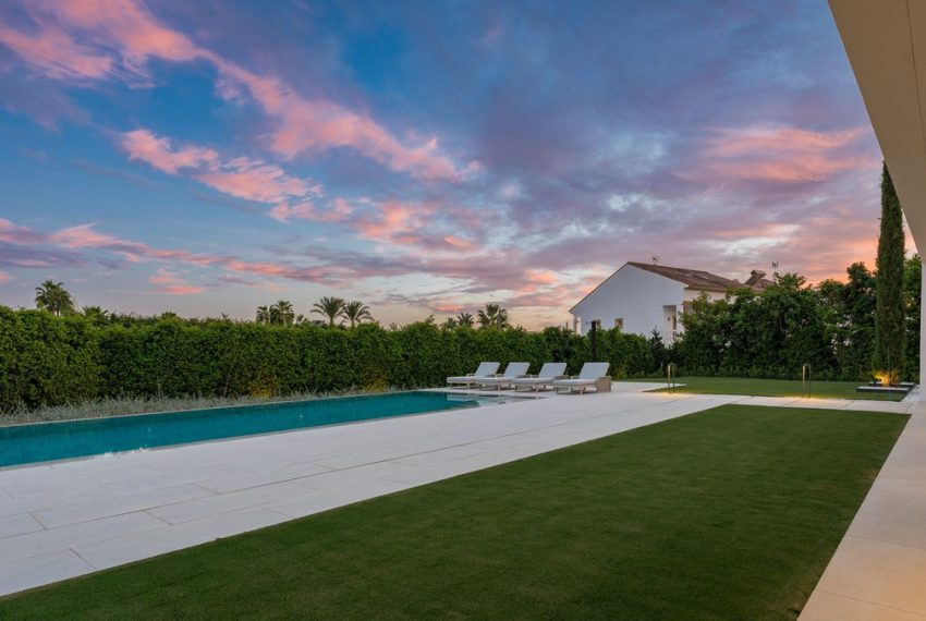 R5429662-House-For-Sale-The-Golden-Mile-Detached-Villa-5-Beds-912-Built-12