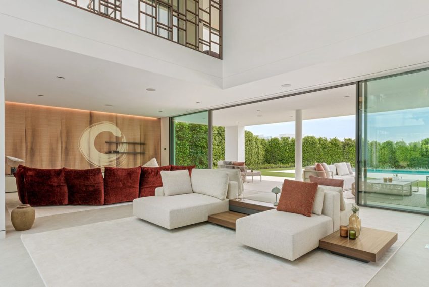 R5429662-House-For-Sale-The-Golden-Mile-Detached-Villa-5-Beds-912-Built-3