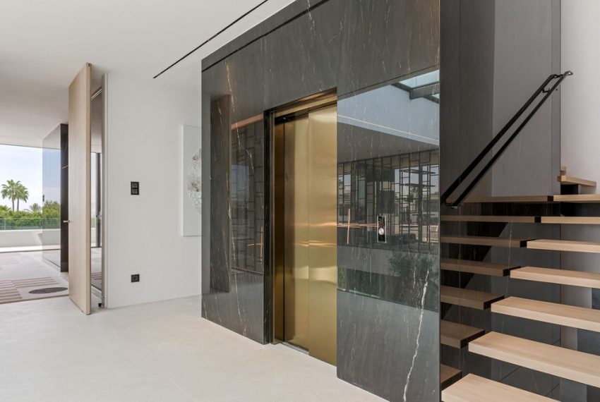 R5429662-House-For-Sale-The-Golden-Mile-Detached-Villa-5-Beds-912-Built-6