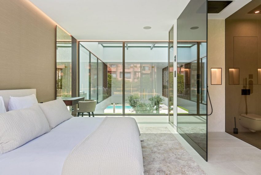 R5429662-House-For-Sale-The-Golden-Mile-Detached-Villa-5-Beds-912-Built-9