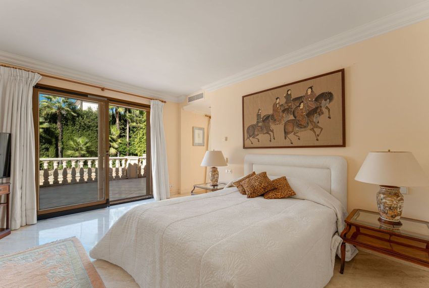 R5430451-House-For-Sale-Nueva-Andalucia-Detached-Villa-5-Beds-405-Built-16