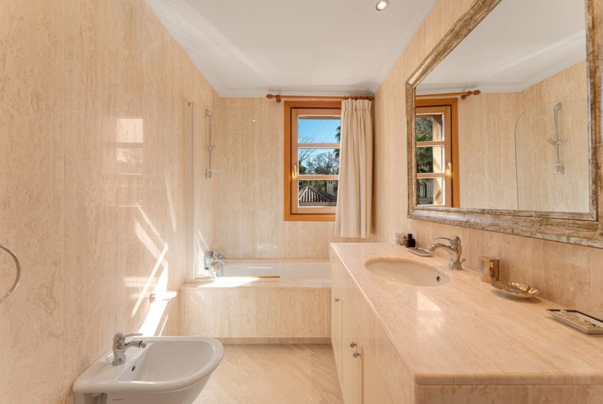 R5430451-House-For-Sale-Nueva-Andalucia-Detached-Villa-5-Beds-405-Built-17