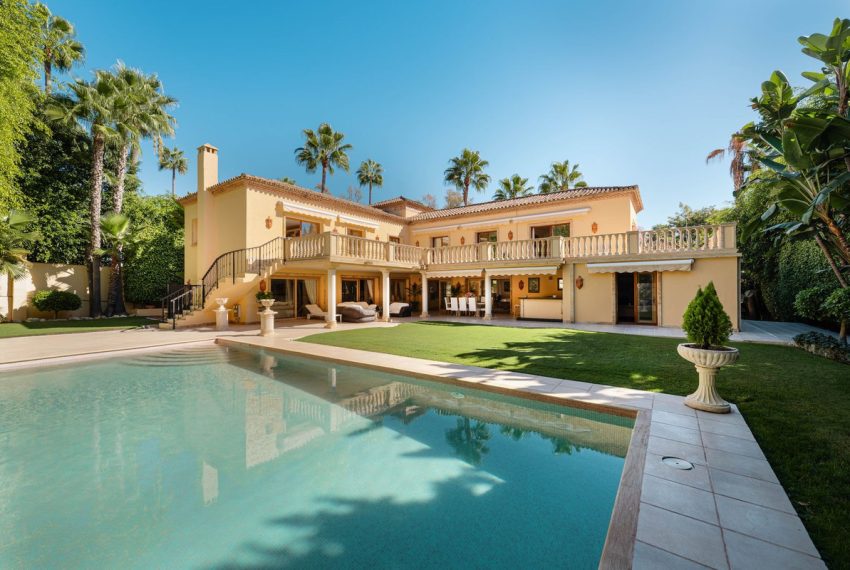 R5430451-House-For-Sale-Nueva-Andalucia-Detached-Villa-5-Beds-405-Built