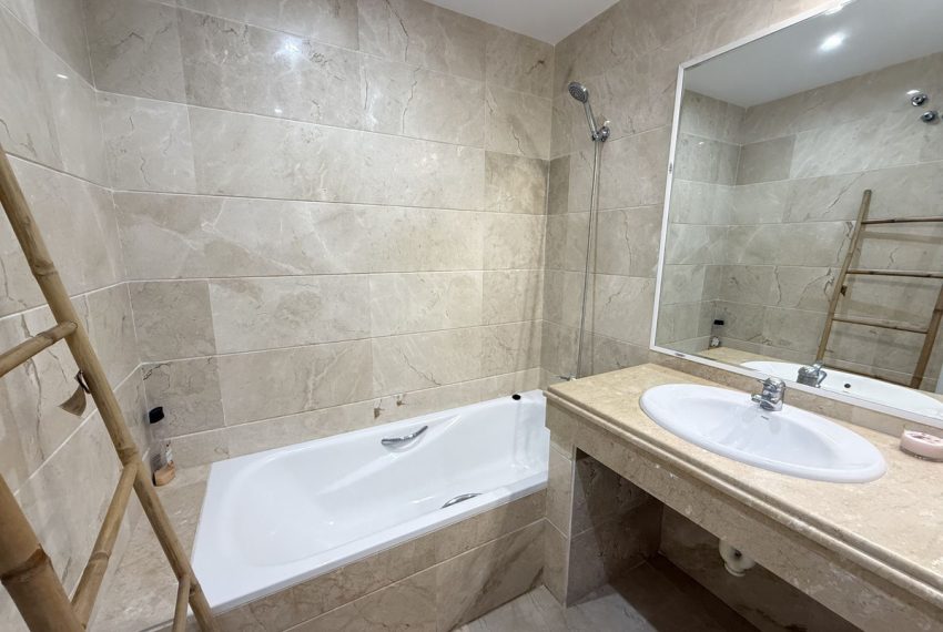 R5435794-Apartment-For-Sale-Aloha-Ground-Floor-Apartment-2-Beds-108-Built-10