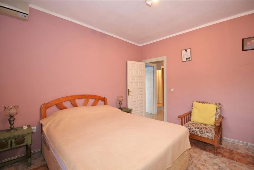 R5437732-House-For-Sale-Estepona-Detached-Villa-4-Beds-300-Built-10