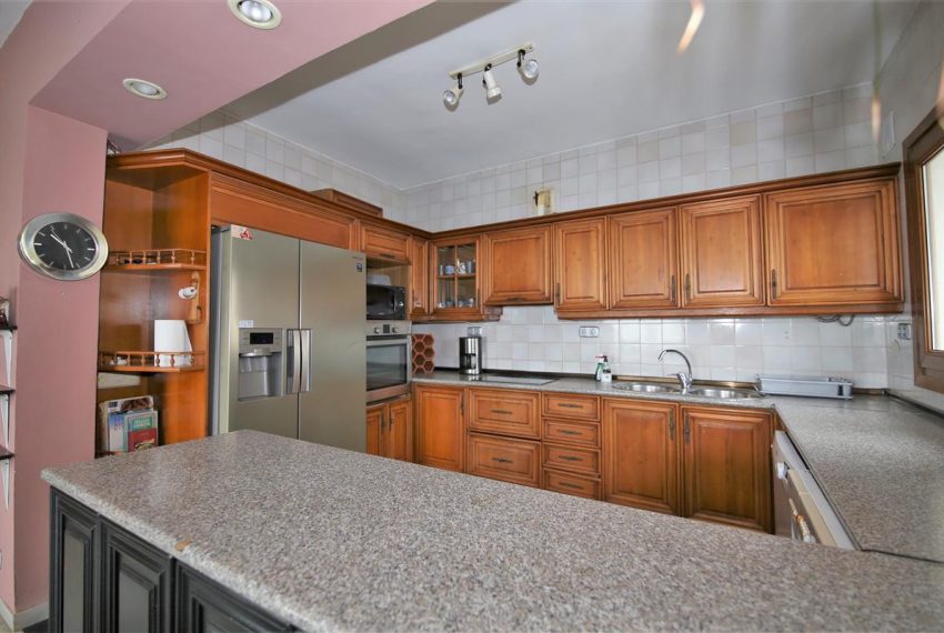 R5437732-House-For-Sale-Estepona-Detached-Villa-4-Beds-300-Built-19